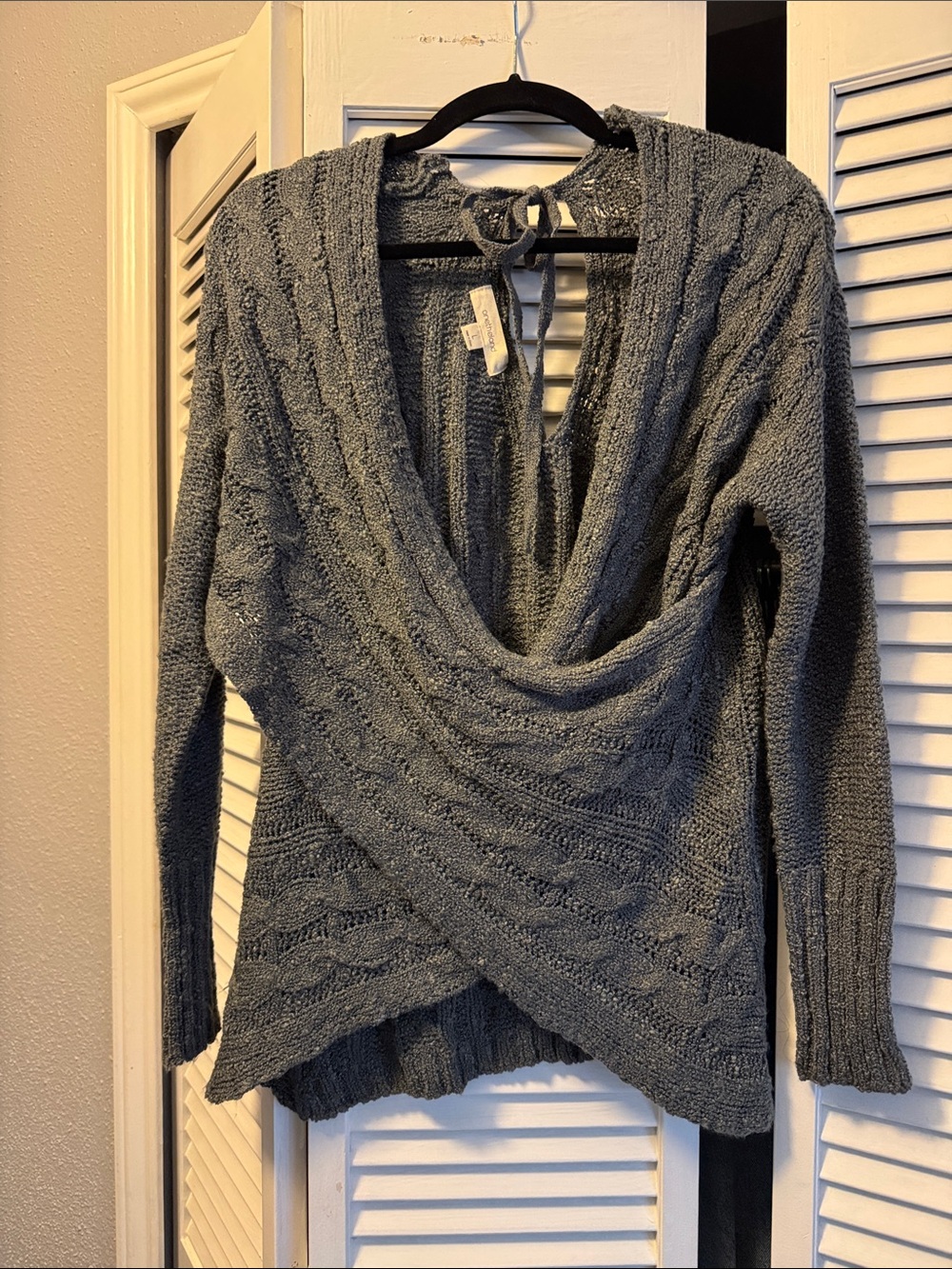 Women’s Gray Cable Knit V-Neck Sweater with Tie Back